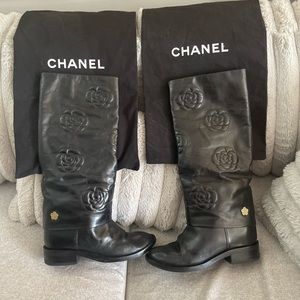 Authentic CHANEl BEAUTIFUL ❤️  Vintage Camilla Flowers 🌺 TALL boots Sz 40.5 Hold